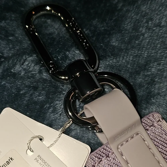 Lululemon Nwts Never Lost Keychain *Metallic Wordmark!! FTLV! Purple Sold Out! - Picture 5 of 5